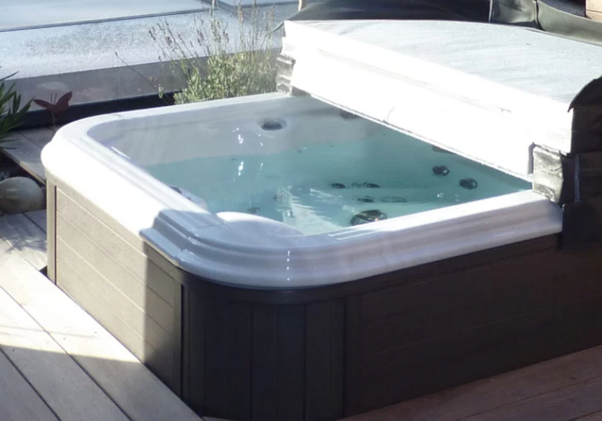 électricien à Mascouche, électricité Montréal, électricien à Terrebonne, électricité Laval, service électriques, Interoi électrique, panneau électrique, changement panneau électrique, luminaires, changement prise