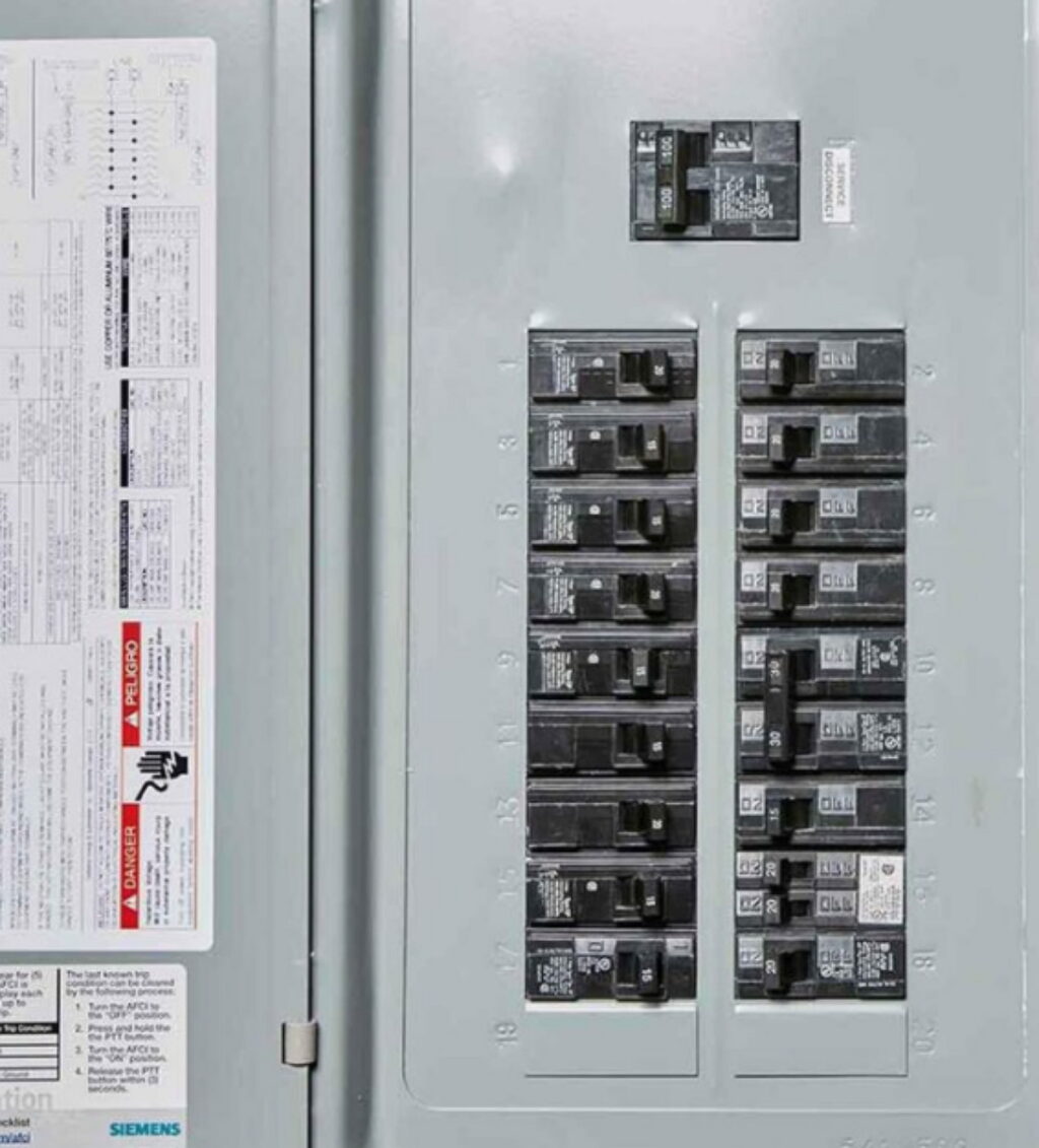 électricien à Mascouche, électricité Montréal, électricien à Terrebonne, électricité Laval, service électriques, Interoi électrique, panneau électrique, changement panneau électrique, luminaires, changement prise