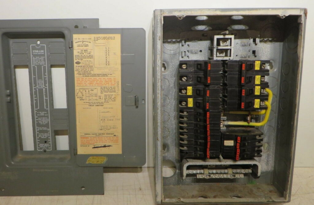 électricien à Mascouche, électricité Montréal, électricien à Terrebonne, électricité Laval, service électriques, Interoi électrique, panneau électrique, changement panneau électrique, luminaires, changement prise