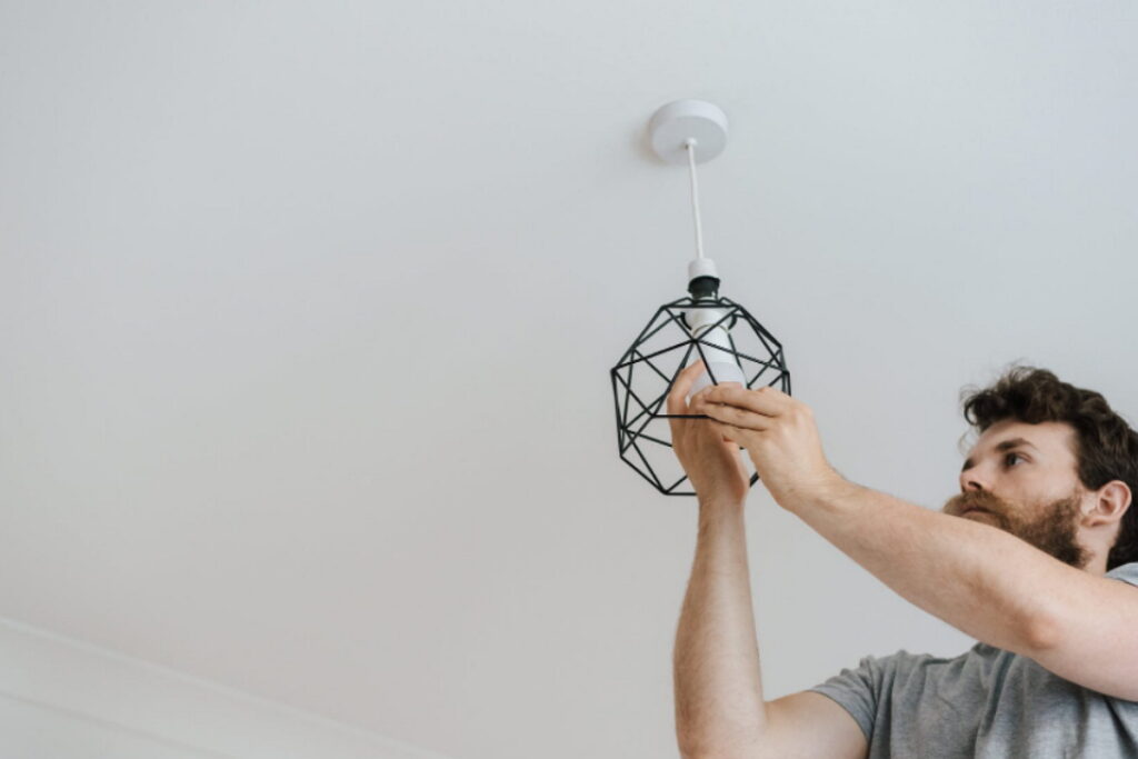 électricien à Mascouche, électricité Montréal, électricien à Terrebonne, électricité Laval, service électriques, Interoi électrique, panneau électrique, changement panneau électrique, luminaires, changement prise