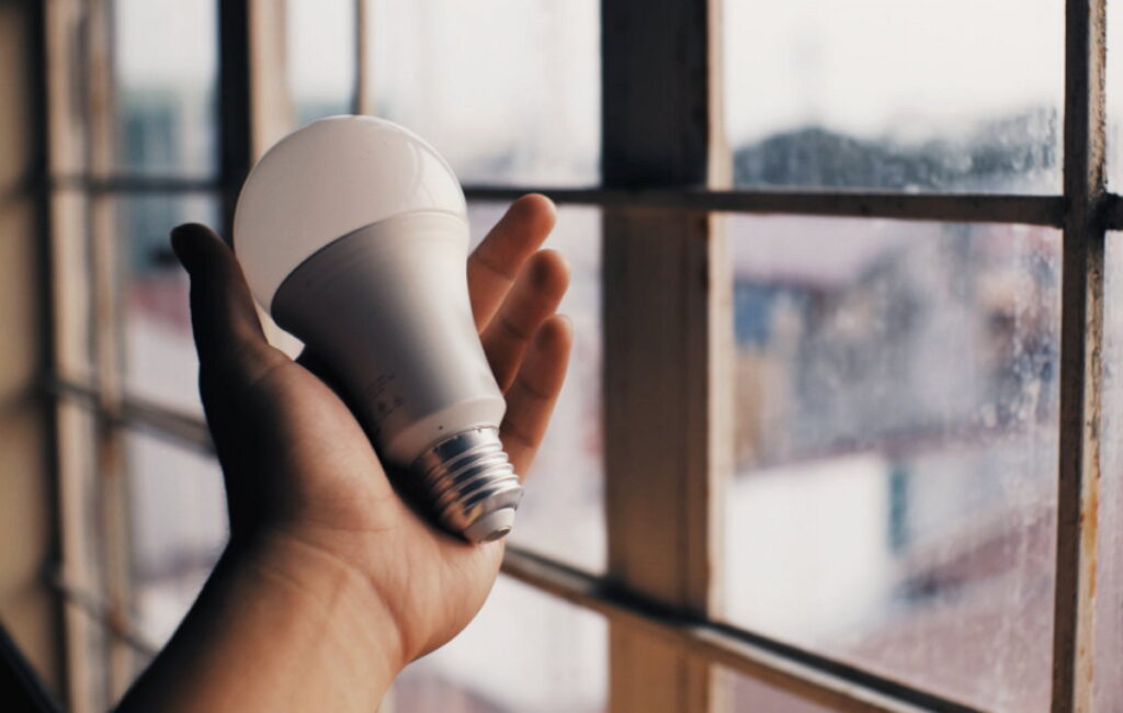 électricien à Mascouche, électricité Montréal, électricien à Terrebonne, électricité Laval, service électriques, Interoi électrique, panneau électrique, changement panneau électrique, luminaires, changement prise