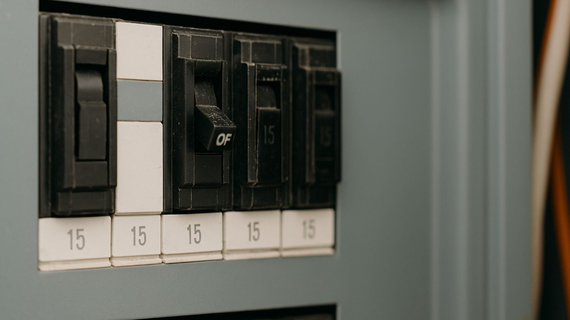 disjoncteur qui déclenche, disjoncteur qui coupe tout seul, disjoncteur qui tombe